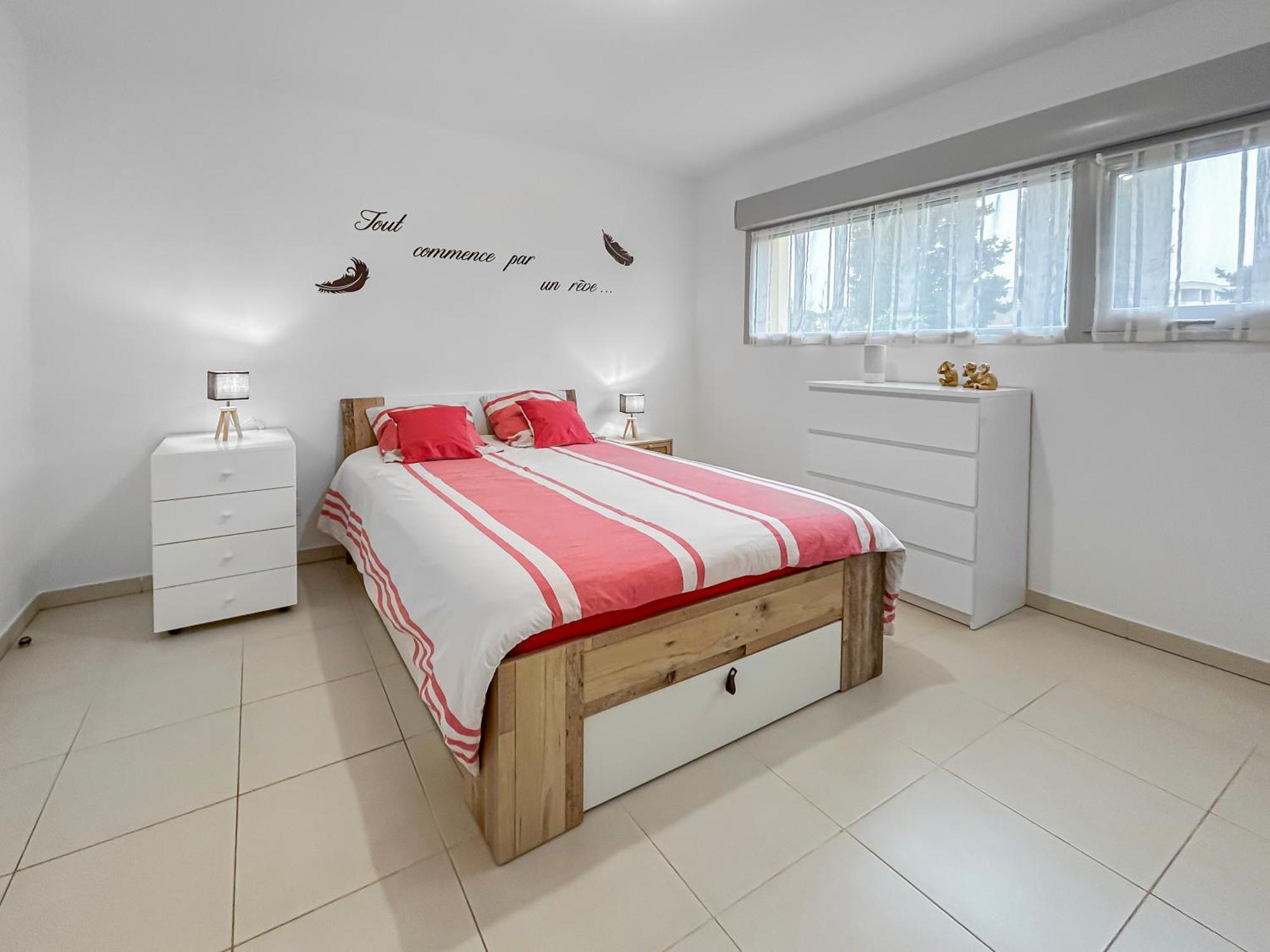 Apartment Vivez Lunel-clim-wifi Fibre-parking Prive-patio T2 *