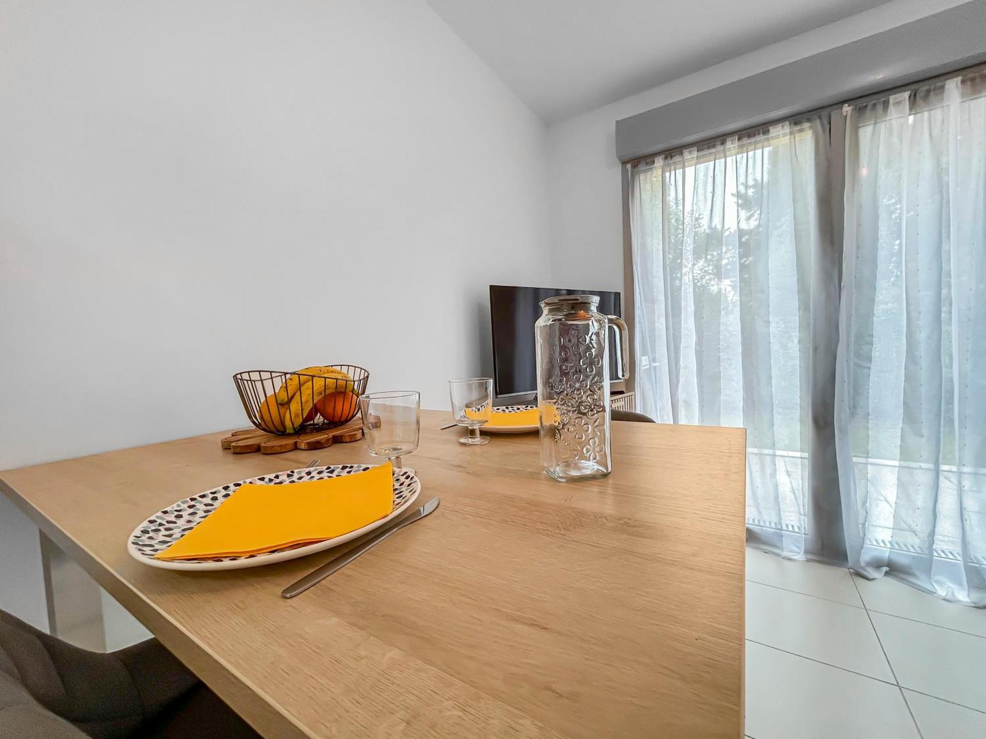 Apartamento Vivez Lunel-clim-wifi Fibre-parking Prive-patio T2 *